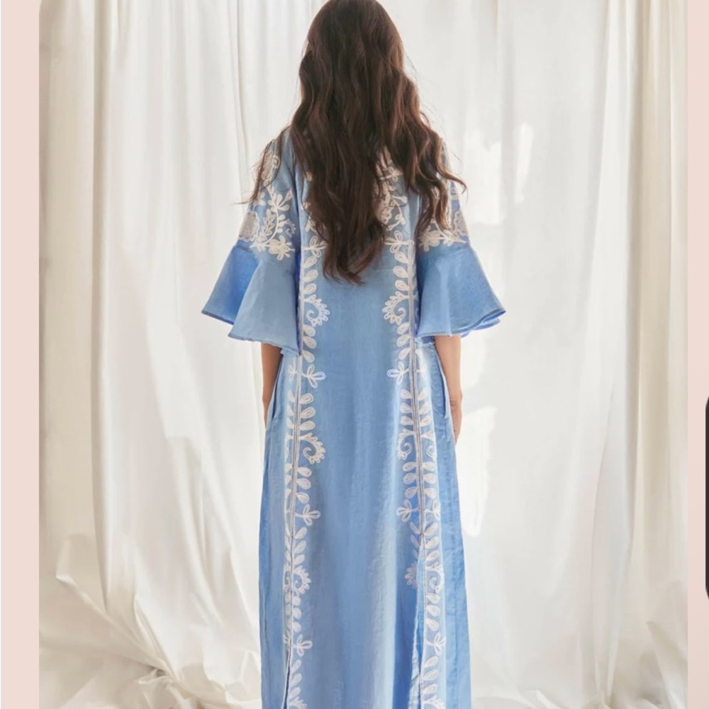 Amorre Mariposa long kaftan in pastel blue size small 100% linen - Picture 5 of 11
